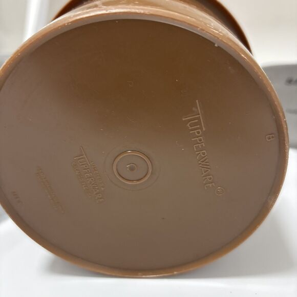 Vintage Tupperware Brown Coffee Canister with Lid – 1970s Retro Kitchen Storage - Picture 3 of 8